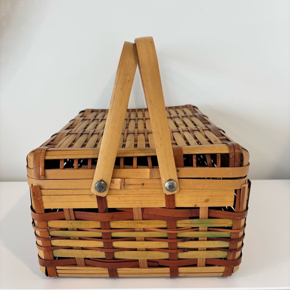 Vintage Bamboo wicker picnic basket 1970's made in Japan beige green hinged lid - Picture 6 of 13